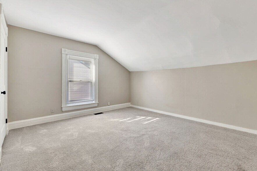 Building Photo - 1410 Russell St