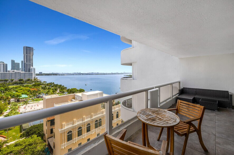 Building Photo - 1717 N Bayshore Dr