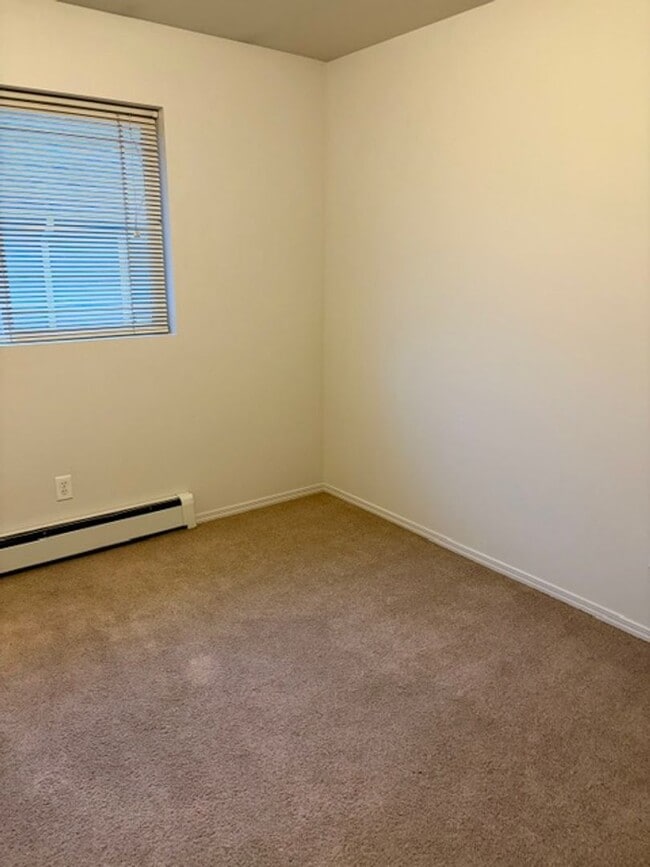 Building Photo - 3 Bed / 2.5 Bath Townhouse – Bozeman, MT  Price Reduced!