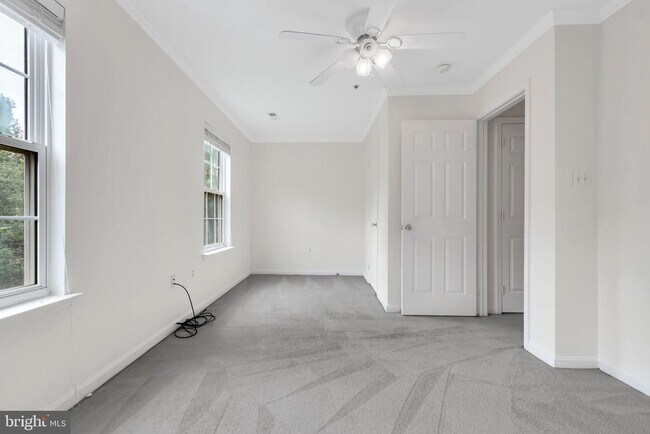 Building Photo - 10030 Tallahassee Pl