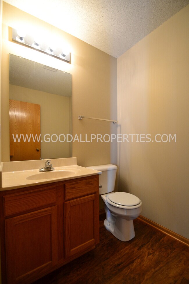 Building Photo - 4 Bedroom, 2.5 Bathroom Home in Johnston