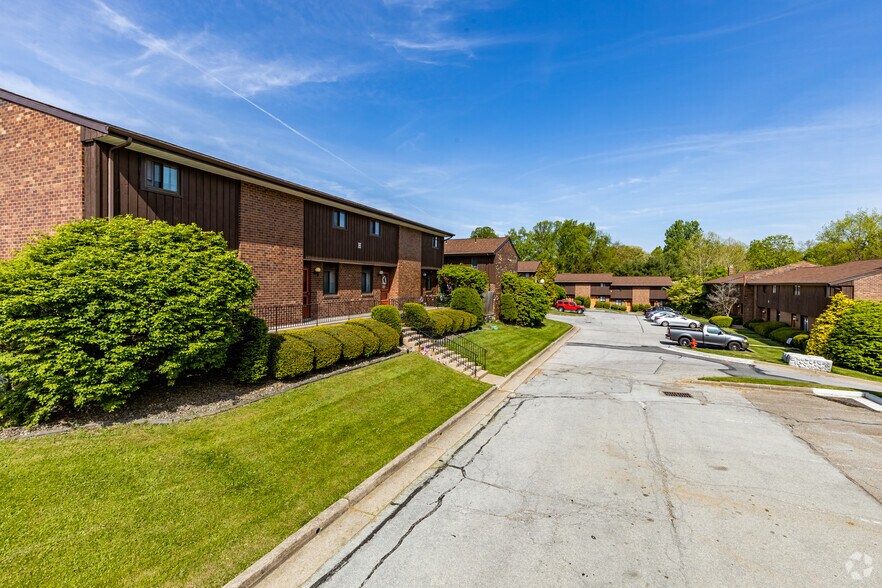 Briarwood - Briarwood Townhomes