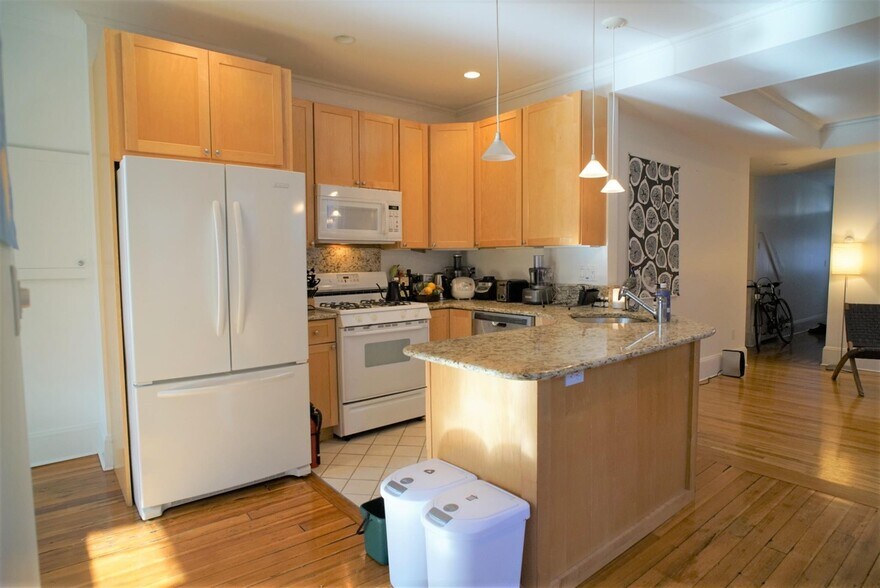 Building Photo - 28 Healey St