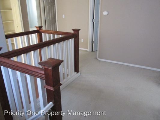 Building Photo - 537 NE 64th Ct