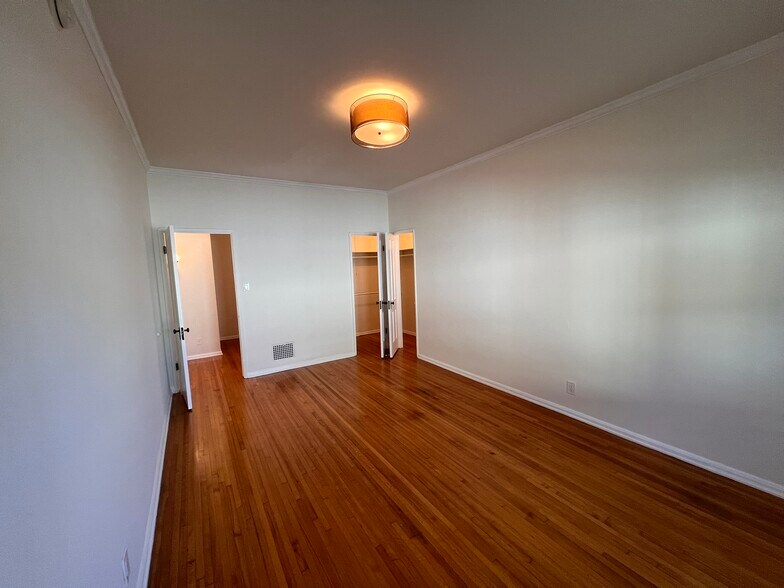 Building Photo - 1248 S La Jolla Ave