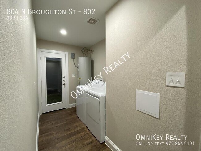 Building Photo - 804 N Broughton St