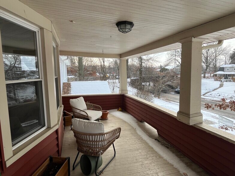 Building Photo - 1265 W Clifton Blvd