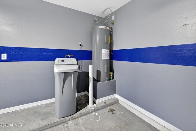 Building Photo - 2130 Sabino Ln