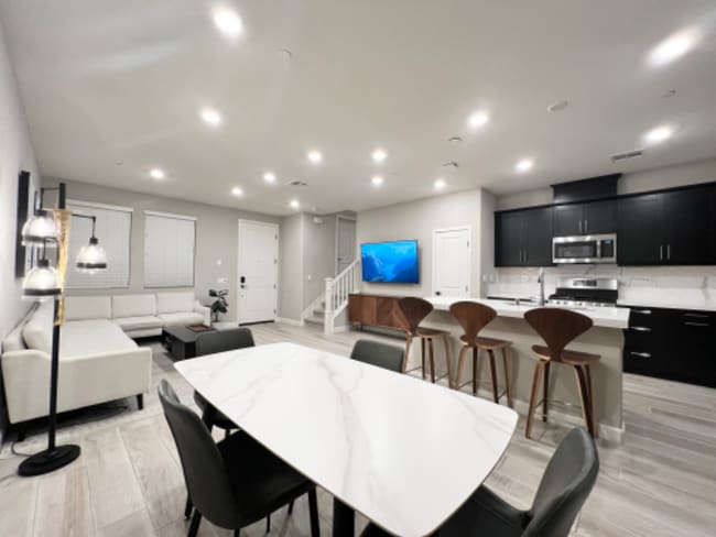 Building Photo - 1096 Delpy View Point