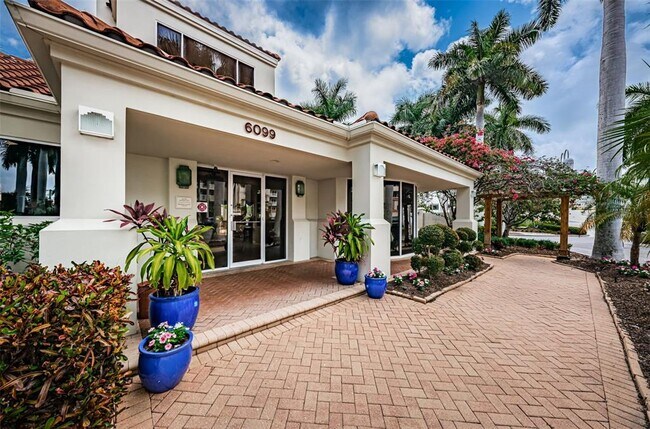 Building Photo - 6105 Bahia Del Mar Cir