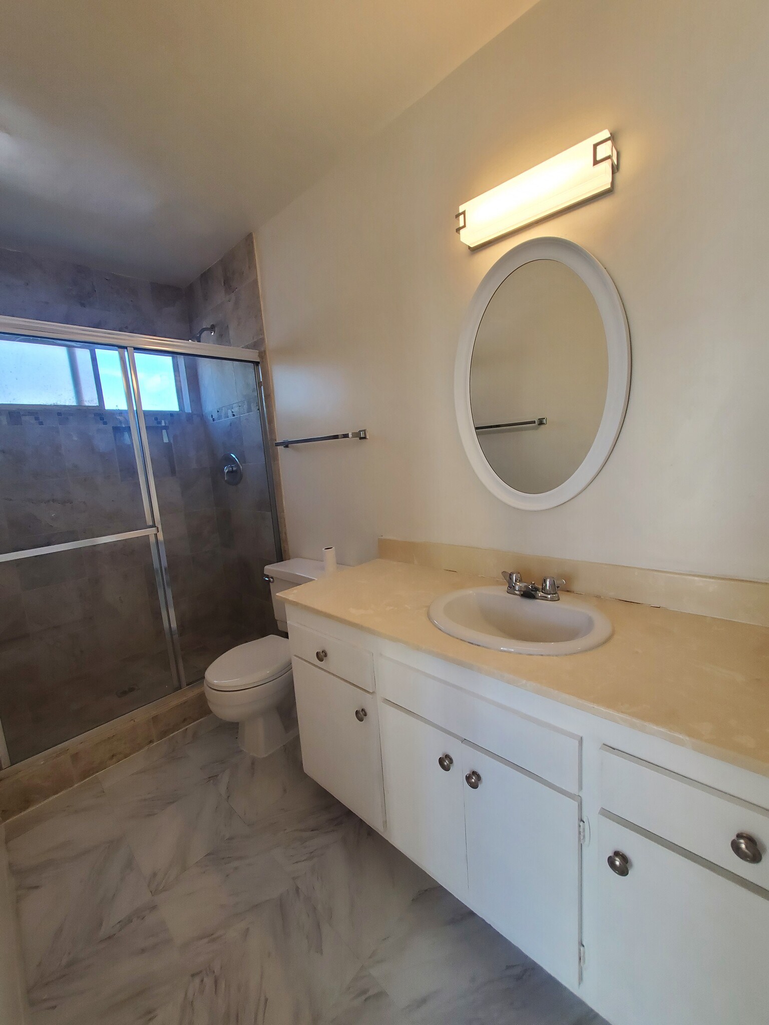 Bed#2 Bathroom - 6199 Canterbury Dr