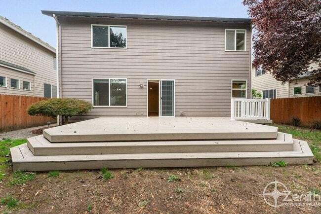 Building Photo - 2903 NE 184th Ave