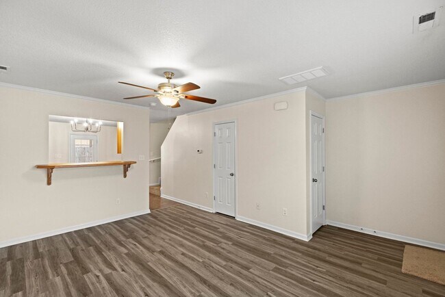 Building Photo - Adorable townhome with beautiful upgrades!