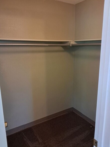 Building Photo - 1951 Clinton St