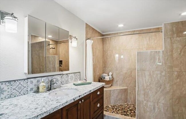 Building Photo - Refined Coastal Living in One of Carlsbad’s Most Exclusive Communities