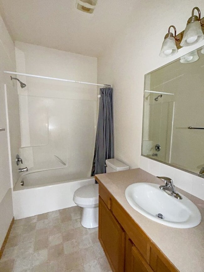 Building Photo - Beautiful 3 Bed, 2 Bath Home in Golden Hills