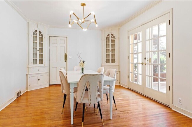 Building Photo - 2730 Glenhurst Ave