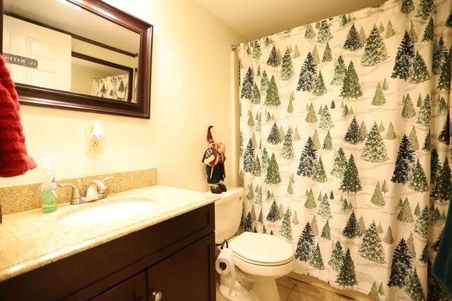 Building Photo - Seasonal 6 Month Lease Available!  $1,700/ mo Charming Two-Bedroom Condo in Waterville, NH!