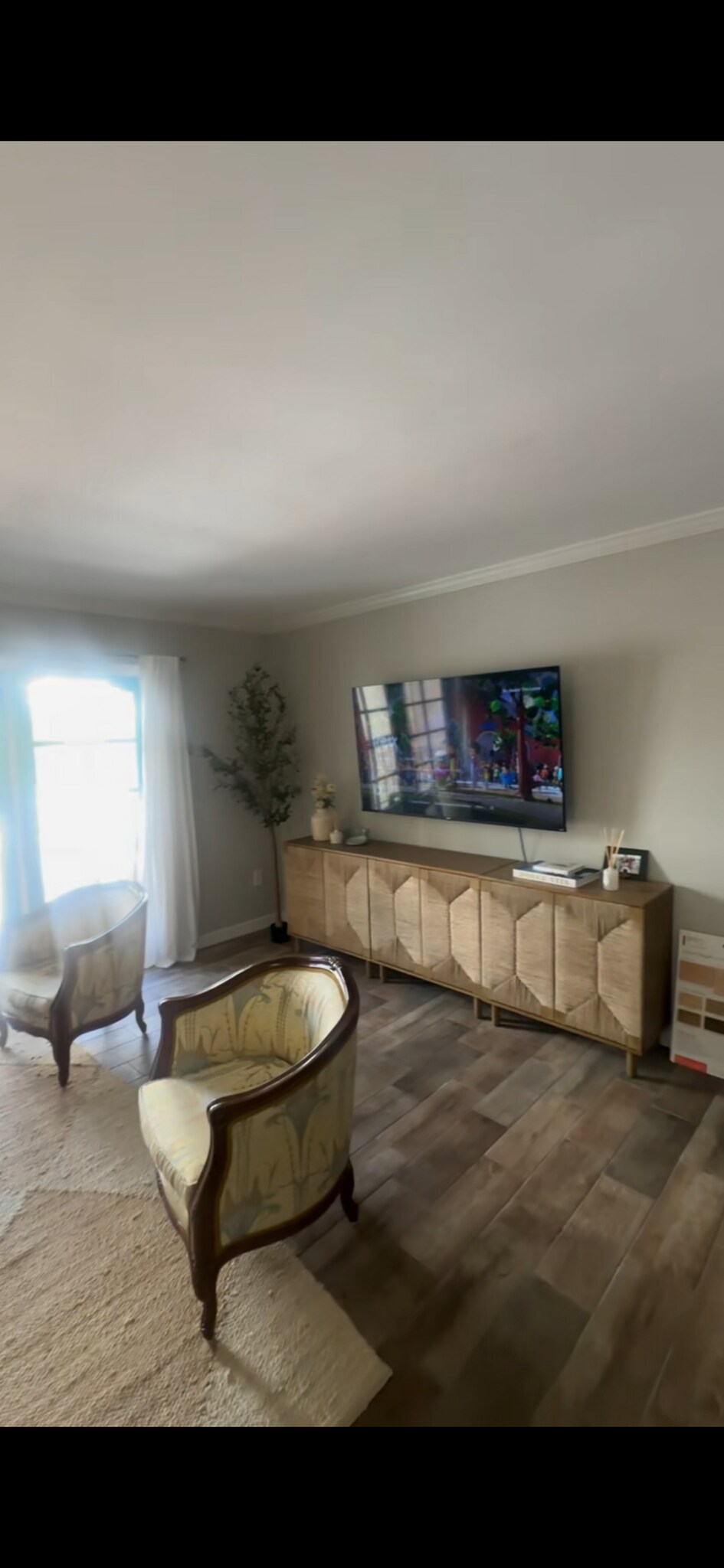 Staged with my previous tenant’s furniture - 108 Alameda Ct