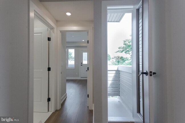 Building Photo - 3849 Fairmount Ave