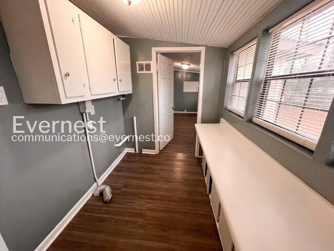 Building Photo - 5801 W 59th St