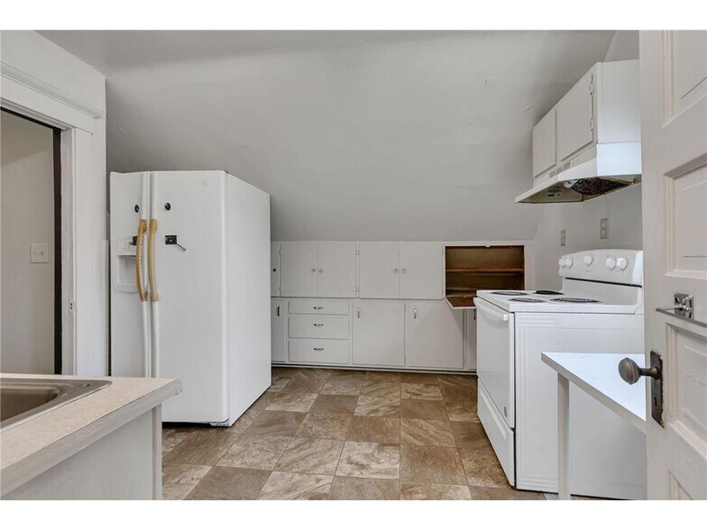 Building Photo - 801 15th Ave S