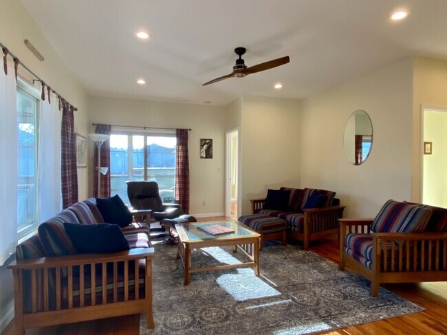 Building Photo - Furnished Downtown Black Mountain- Top Floor Unit with Roof Top Deck!