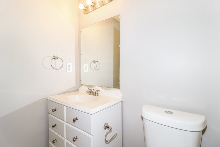 Building Photo - 9236 Lazzini Cove