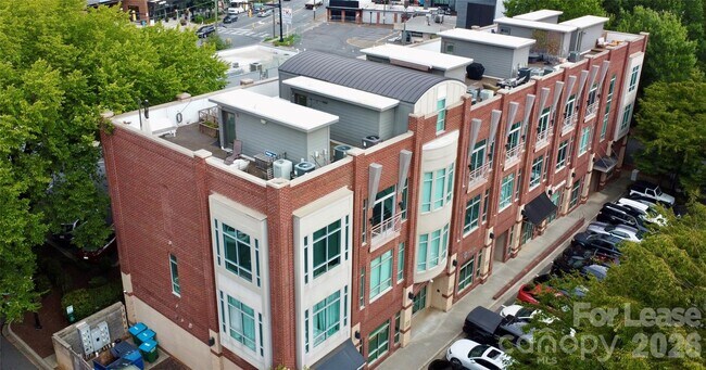Building Photo - 2133 Southend Dr