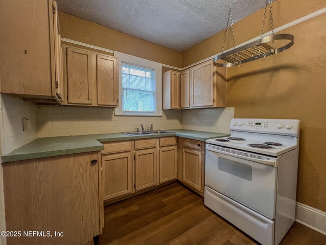 Building Photo - 2806 College St