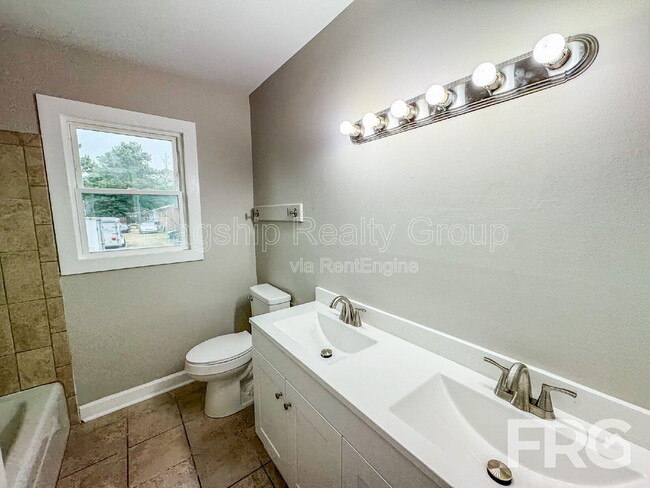 Building Photo - 530 Hillcrest Ave