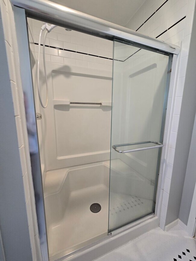 Building Photo - Remodeled Ranch Home