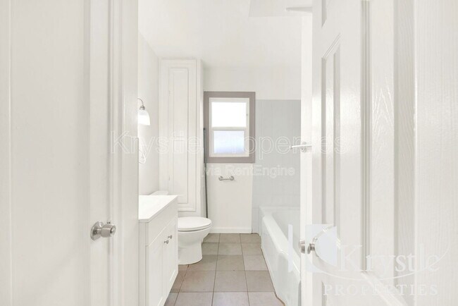 Building Photo - 241 Mayo Ave