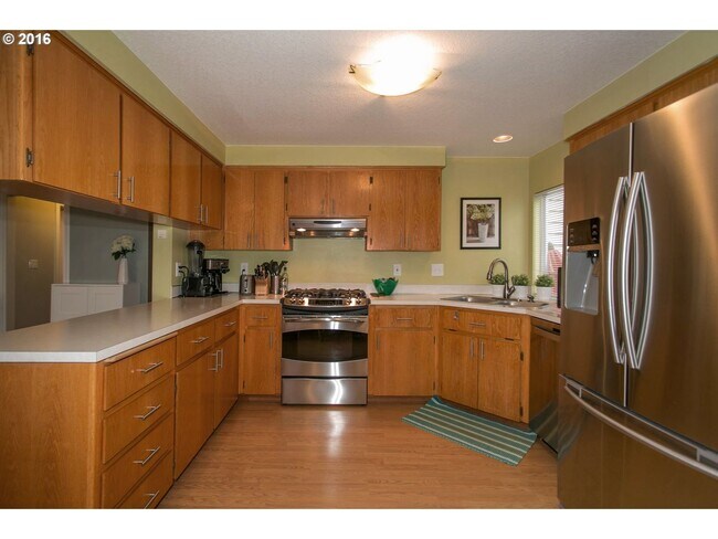 Building Photo - Charming Rock Creek 3 Bed 2.5 Bath - Centr...