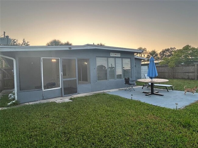 Building Photo - 7313 Royal Palm Dr