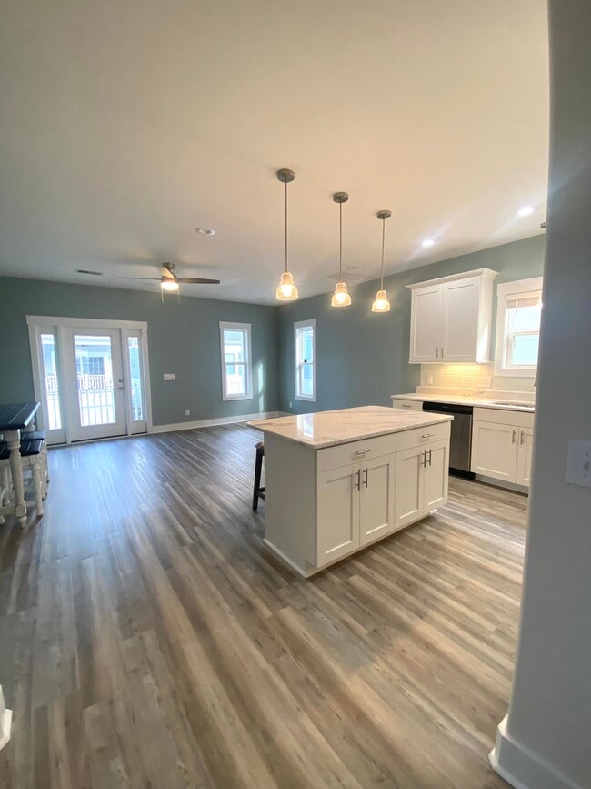 Building Photo - 137 Marblehead Dr