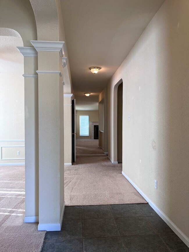 Building Photo - Available NOW!!!! Beautiful 1 story, 4 bedroom, 2 bath, 2 car garage home with a privacy fenced y...