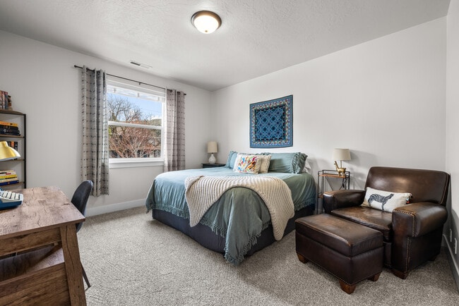 Building Photo - 3340 W Lassen Dr