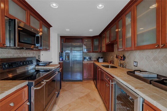 Building Photo - 150 SE 25th Rd