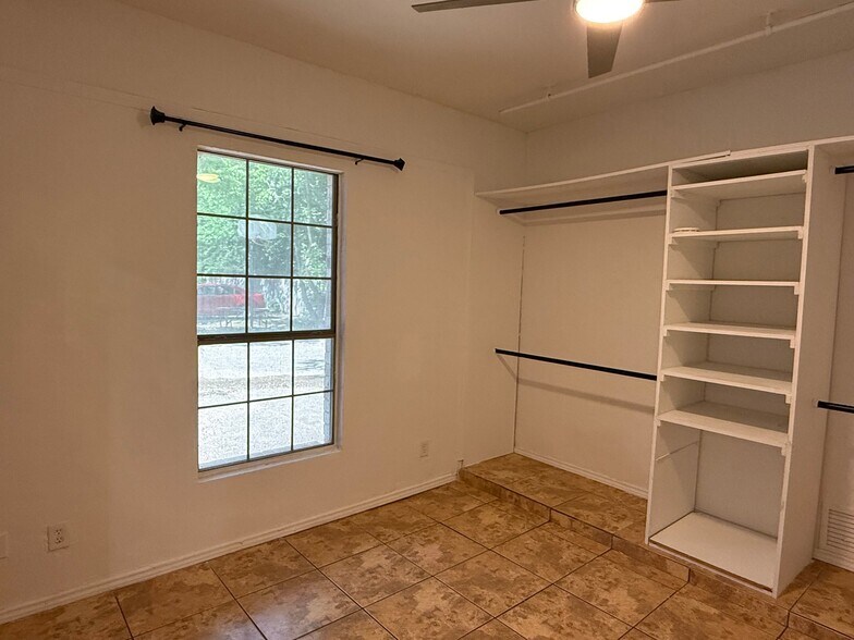 Building Photo - 5110 Ranchero Ln