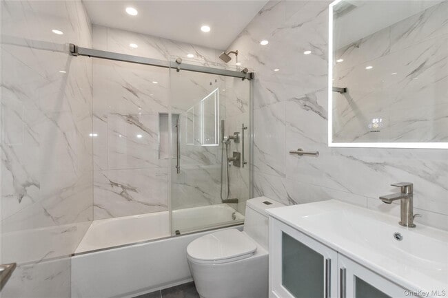 Building Photo - 18 Acorn Ponds Dr