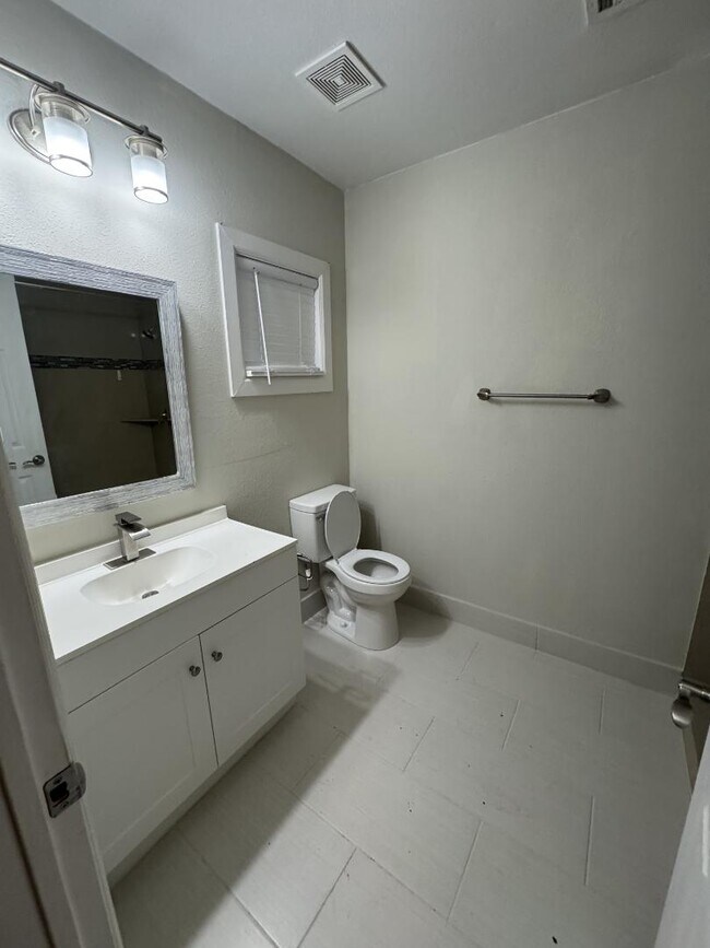 Building Photo - 10157 Barberry St