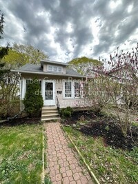 Building Photo - 302 N Hayford Ave
