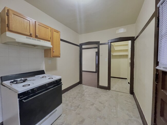 Building Photo - 7800 S Throop St