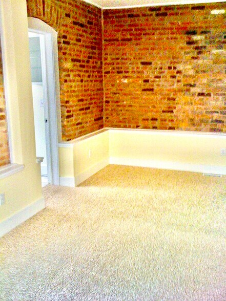 Building Photo - 2168 Thurman Ave