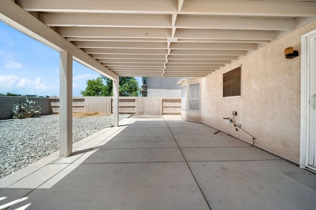 Building Photo - For RENT at Sandalwood Park North