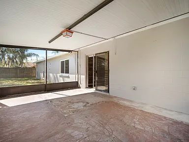 Building Photo - Beautiful Valrico Home | No Carpet + Screened Patio + Bonus Room