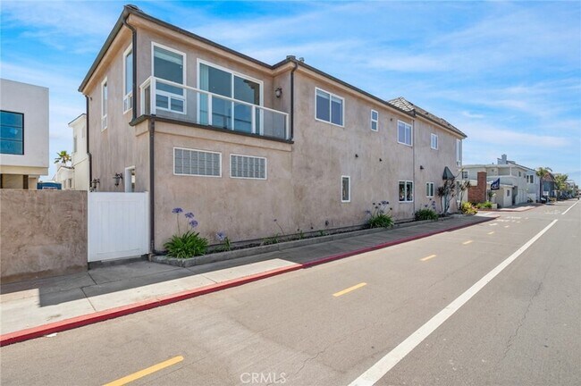 Building Photo - 6111 Seashore Dr