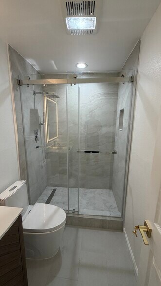 Building Photo - 10331 Lindley Ave