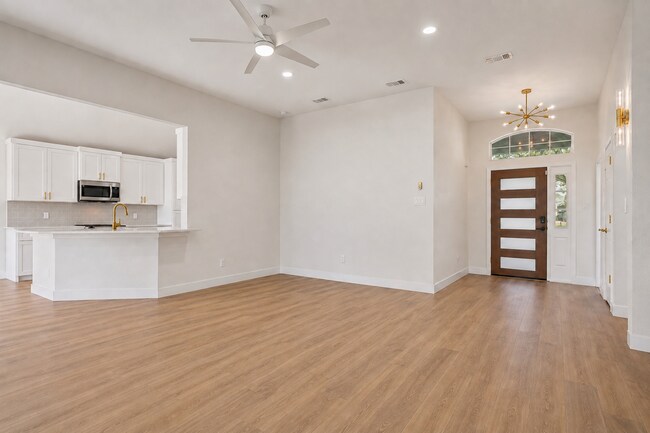 Building Photo - 1518 New Haven Dr